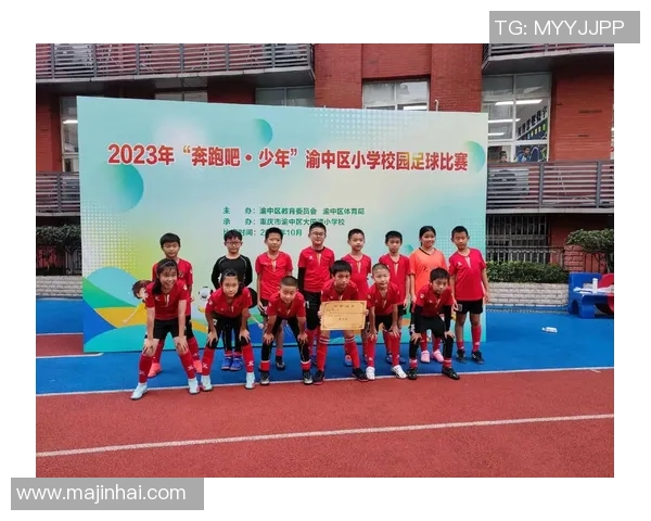 重庆足球队防反战术解析及其在联赛中的应用与成效探讨