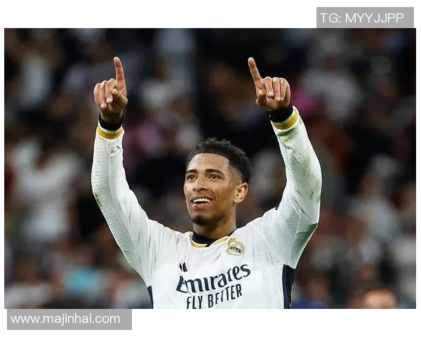 法国足球明星加盟曼联引发全球关注球迷热议新赛季表现期待